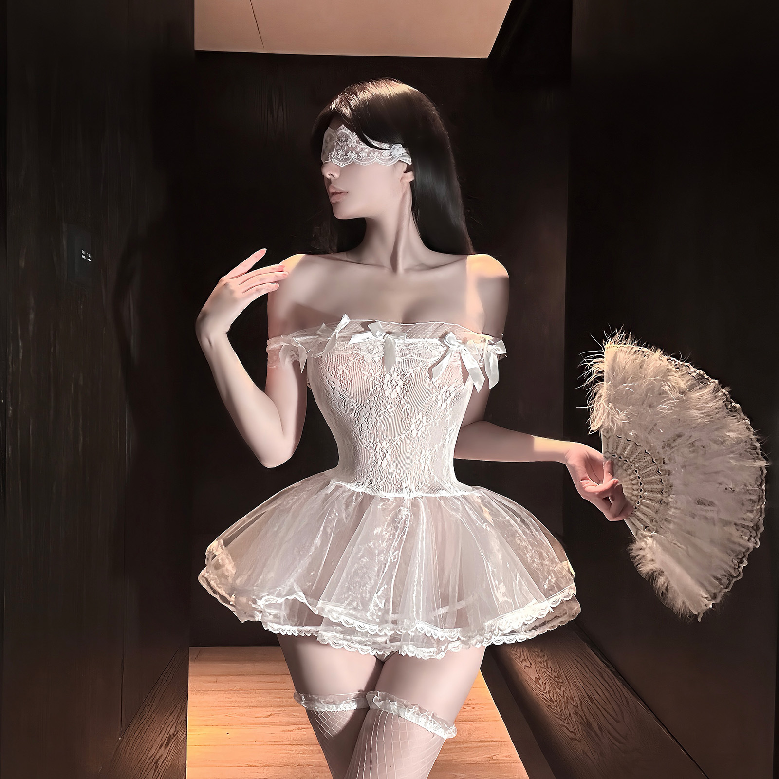 오프숄더 툴 미니스커트